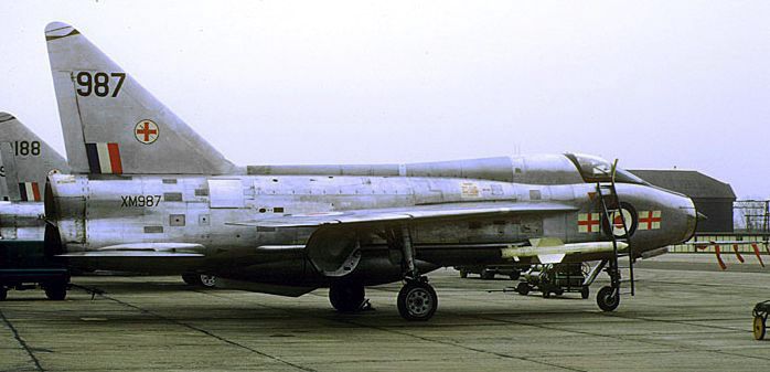 xm987tw.jpg (40981 bytes)