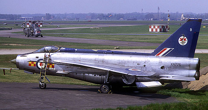 xn775tw.jpg (82528 bytes)