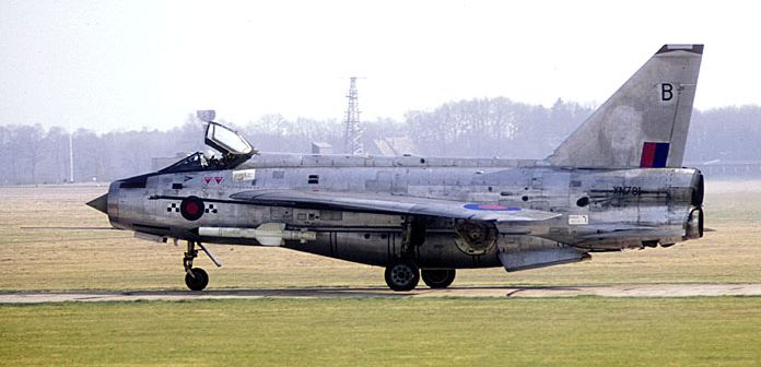 xn781tw68.jpg (40183 bytes)