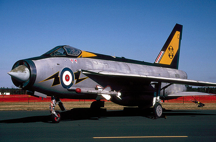 xr713f4.jpg (103159 bytes)