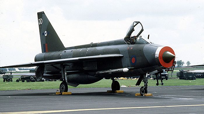 xr713twdd.jpg (51946 bytes)