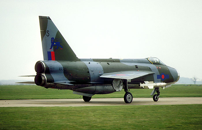 xr713twltf.jpg (55424 bytes)