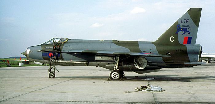 xr716twc.jpg (38834 bytes)