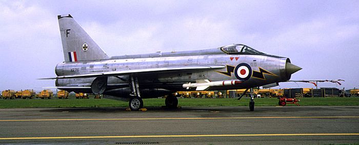 xr716twf.jpg (38932 bytes)