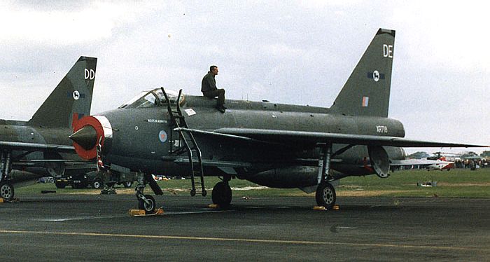xr718gal.jpg (51474 bytes)