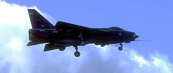 xr718tw.jpg (24444 bytes)