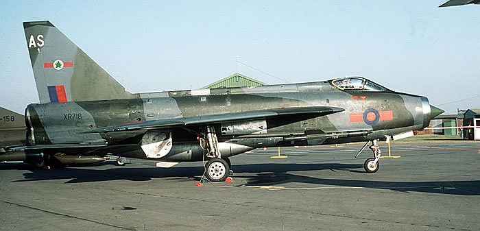 xr718tw5.jpg (50783 bytes)