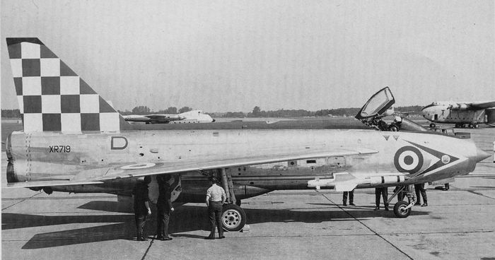 xr719rl.jpg (45928 bytes)