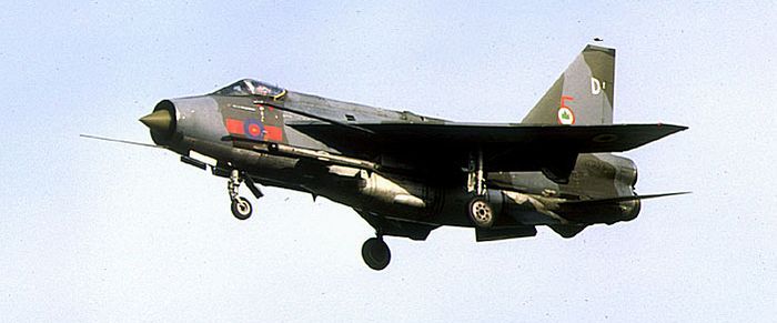 xr723tw.jpg (32453 bytes)