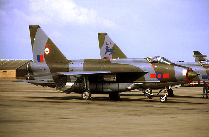 xr724tw5.jpg (70798 bytes)