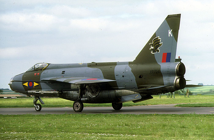 xr724twk11.jpg (72388 bytes)