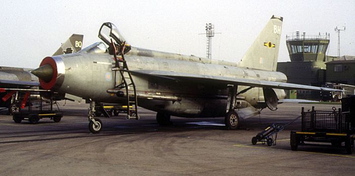 xr727twbh.jpg (43939 bytes)