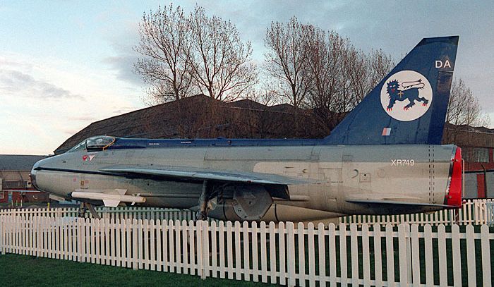 xr749gal.jpg (81240 bytes)