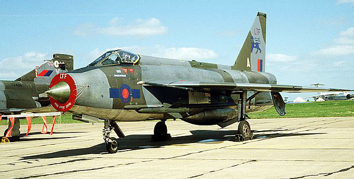 xr749prm.jpg (63062 bytes)