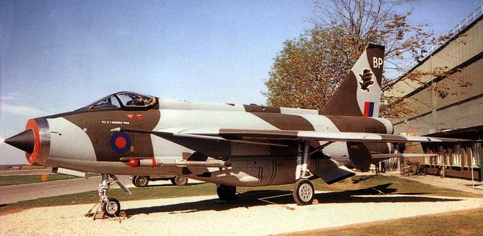 xr753.jpg (44011 bytes)