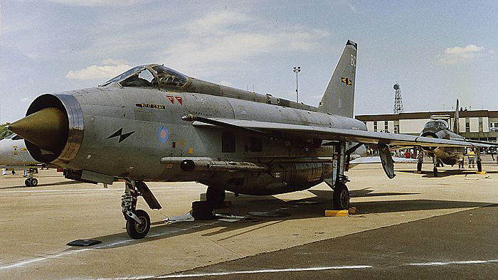 xr754gal.jpg (85919 bytes)