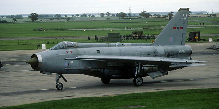 xr770twaa.jpg (44349 bytes)
