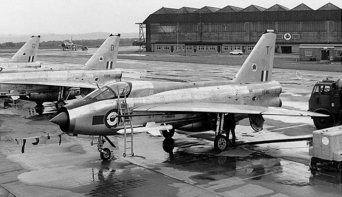 xs451.jpg (67965 bytes)