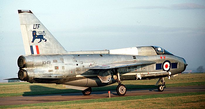 xs451tw.jpg (51171 bytes)