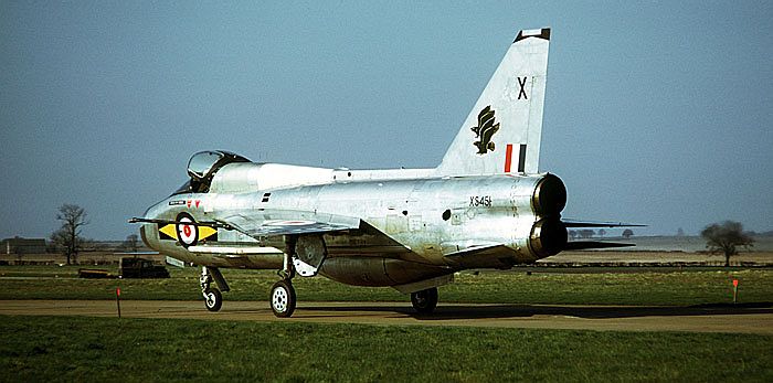 xs451tw11.jpg (51613 bytes)