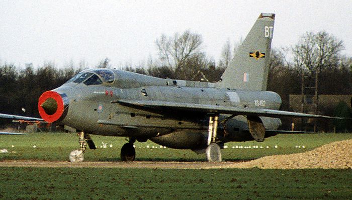 xs452gal.jpg (66688 bytes)