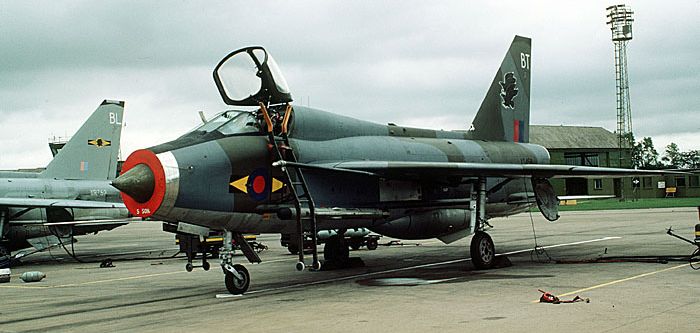 xs458tw11.jpg (50608 bytes)