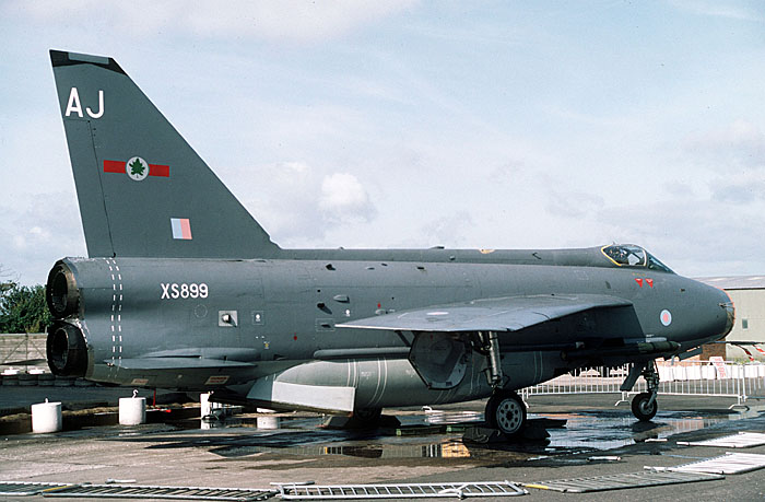 xs899prm.jpg (79489 bytes)