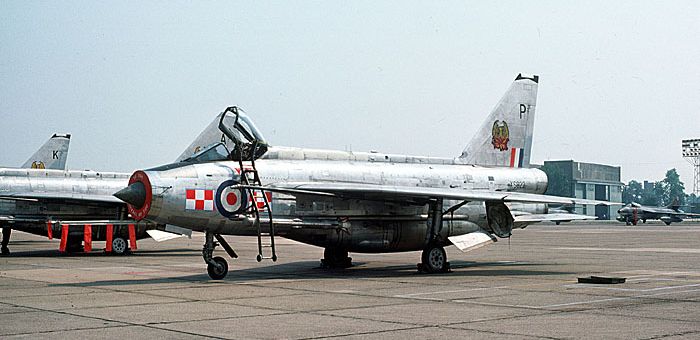xs922tw56.jpg (48390 bytes)