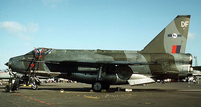 xs923prm.jpg (52140 bytes)
