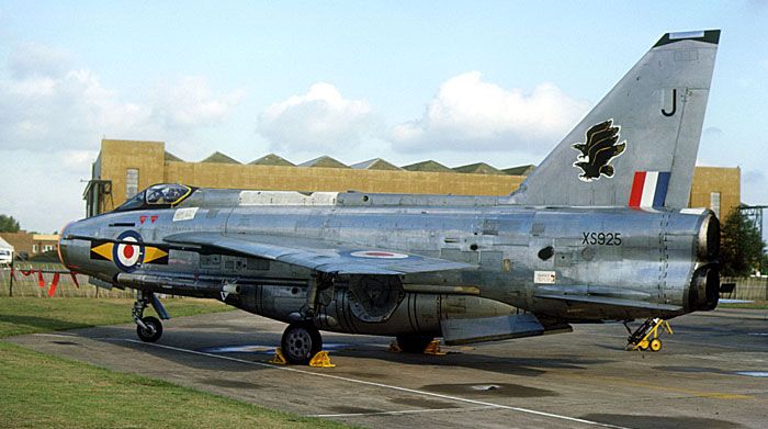 xs925tw11.jpg (54916 bytes)