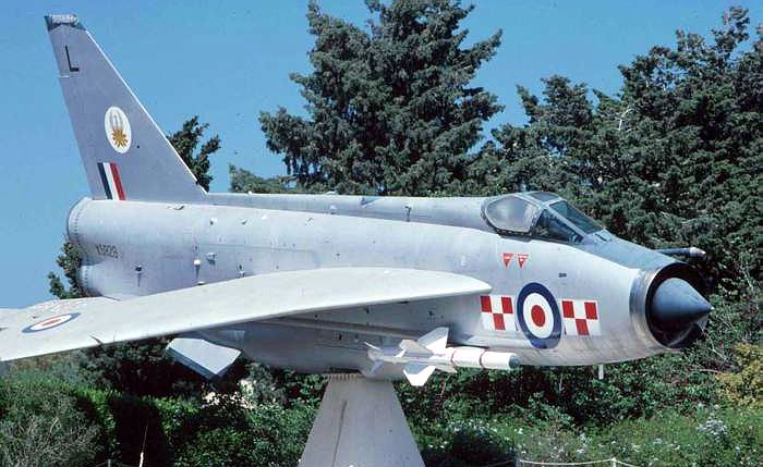 xs929Akrotiri.jpg (68826 bytes)