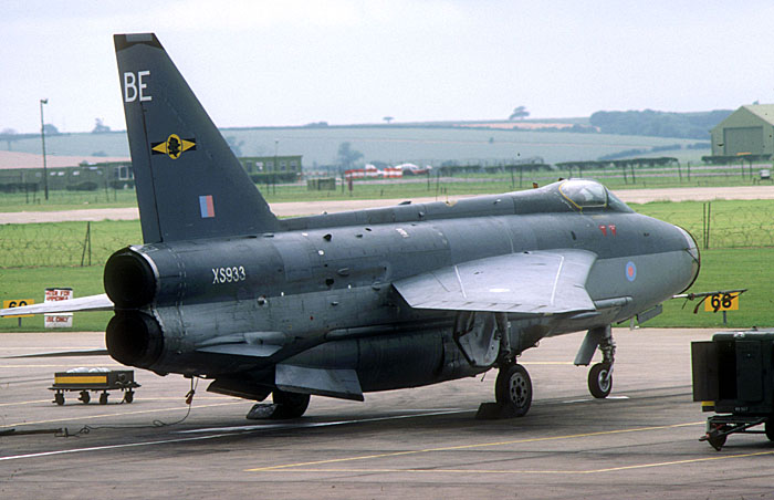 xs933tw.jpg (73701 bytes)